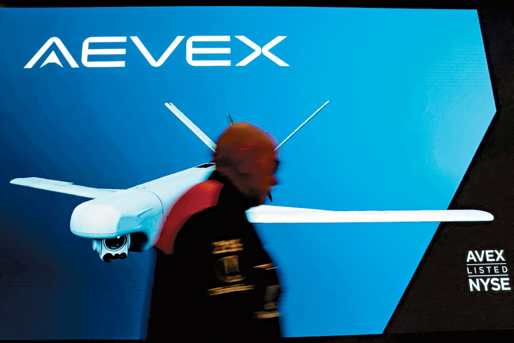 Aevex在紐交所首掛收市升35%，見26.93美元。