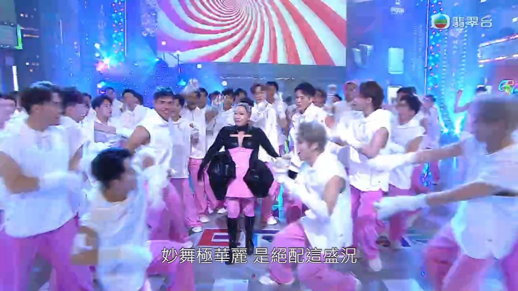 薛家燕早前已預告將跟56位TVB小生一同表演賀台慶。