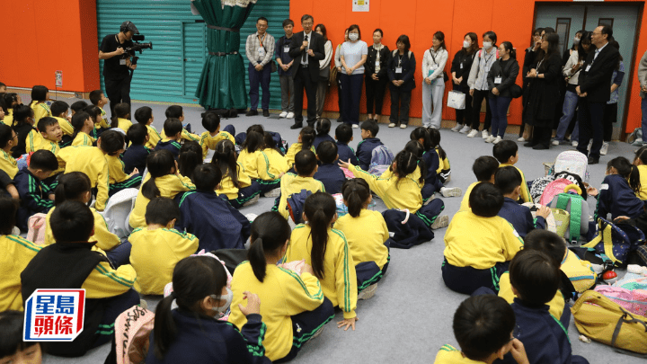 火灾发生后，大埔浸信会公立学校的部分师生曾于香港教育大学借出的场地上课。(图片来源：教大FB)