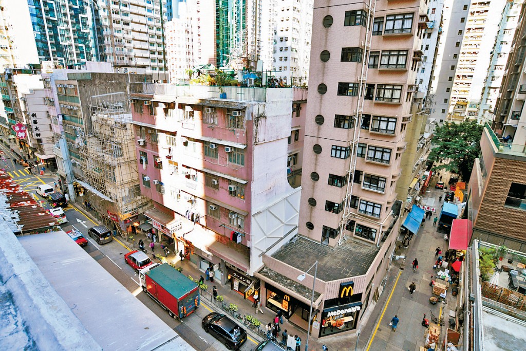 市建局以每呎1.87萬元收購皇后大道西/桂香街項目，涉及77個業權。