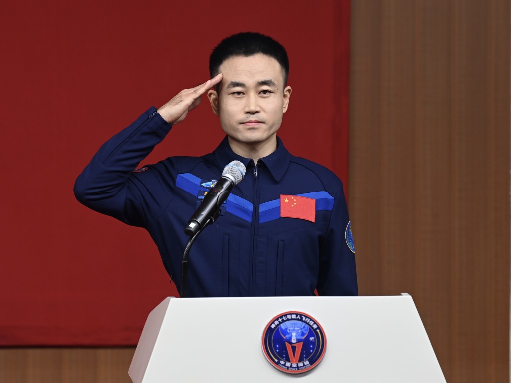太空人唐胜杰是执行神舟十七号任务最年轻的太空人。(中新社)