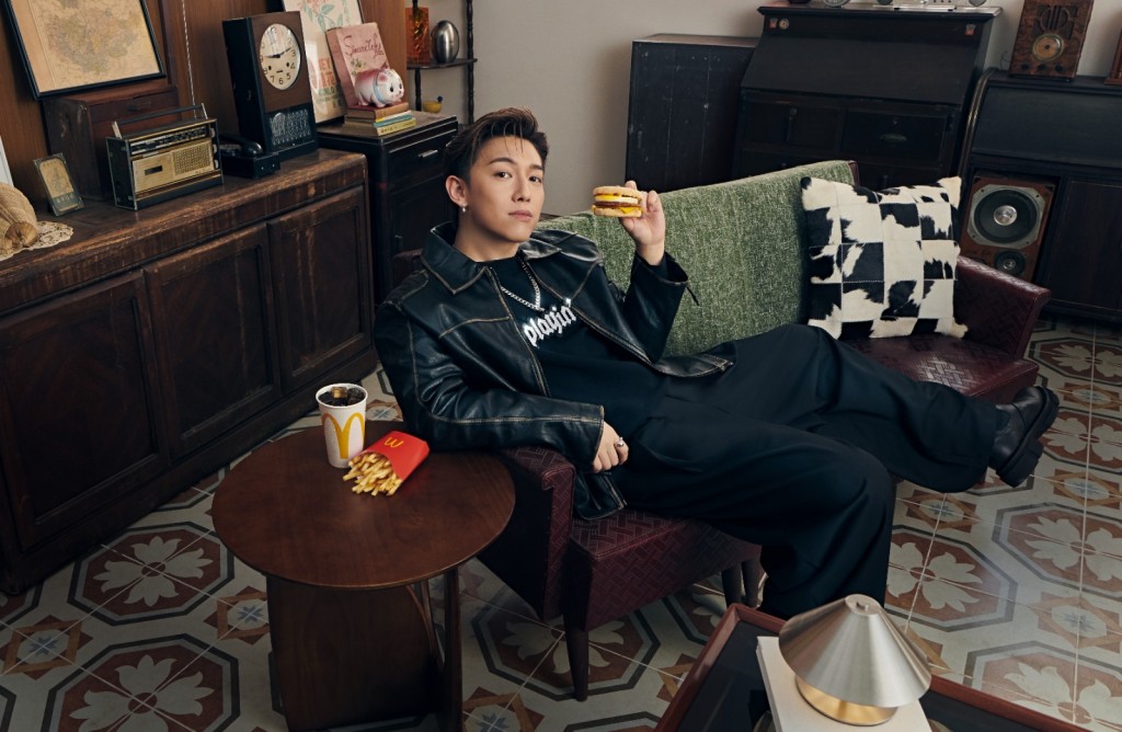 MC代表「playin'」態度。 MC代表「playin'」態度。