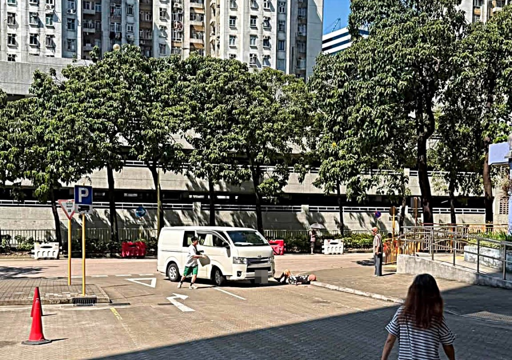 客貨車撞到老翁。網圖 客貨車撞到老翁。網圖