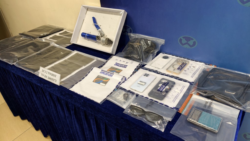 警方展示證物。黃文威攝