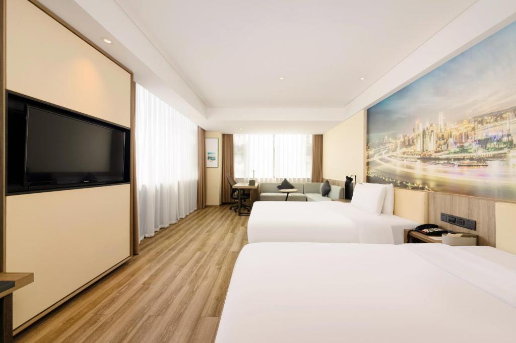 亞朵酒店（Atour Hotel）創立於2013年，總部位於上海，為中國知名的中高端連鎖酒店品牌。
