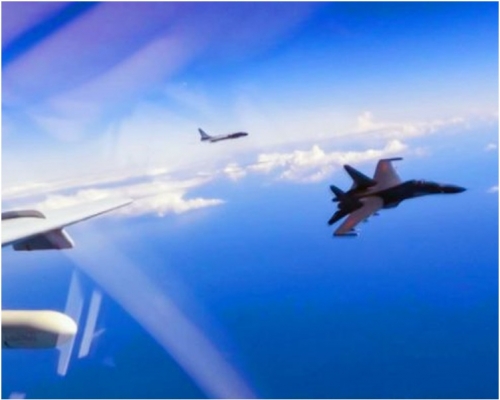 多型多架戰機飛越宮古海峽前出西太平洋，檢驗提升遠海體係作戰能力。