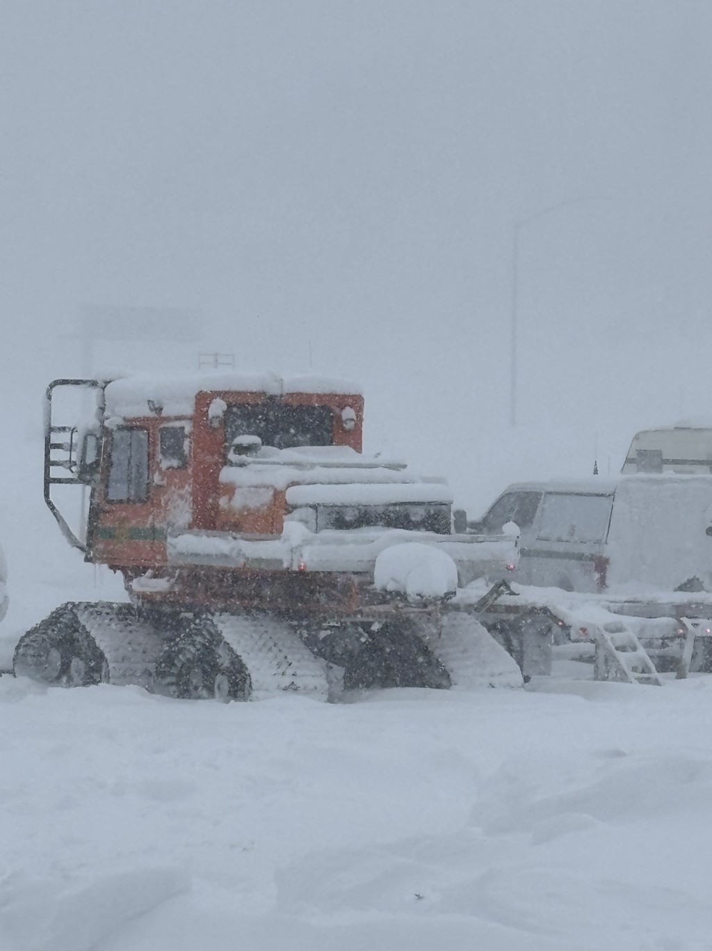 雪崩現場天氣惡劣增加搜救難度。Nevada County Sheriff's Office
