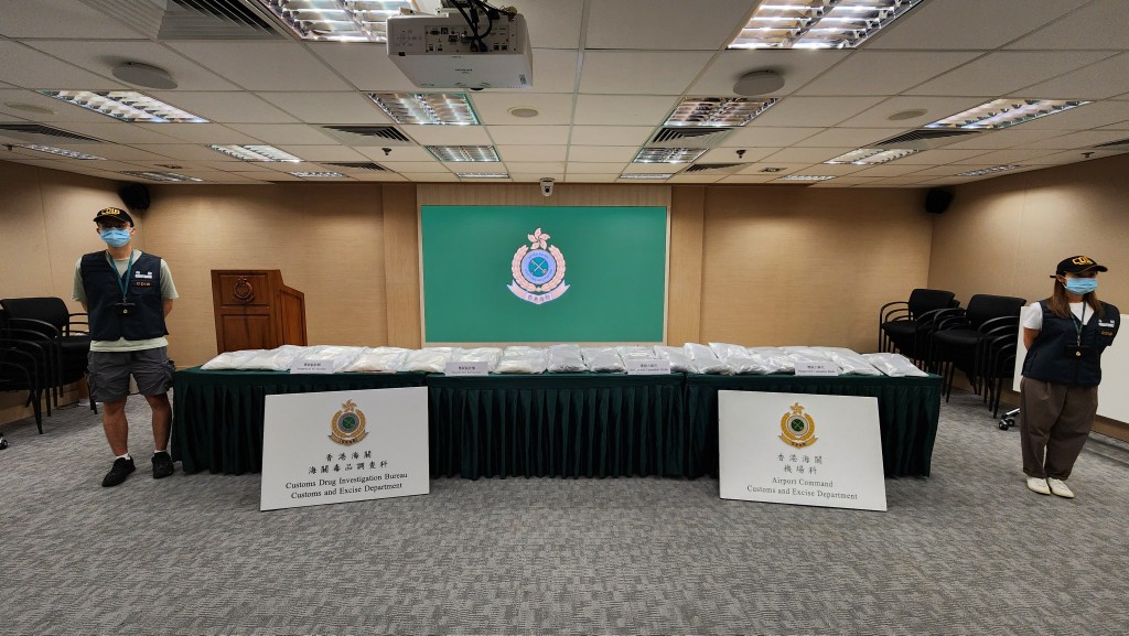 海關檢獲約40公斤懷疑氯胺酮及約15公斤懷疑大麻花，市值共約1600萬元。