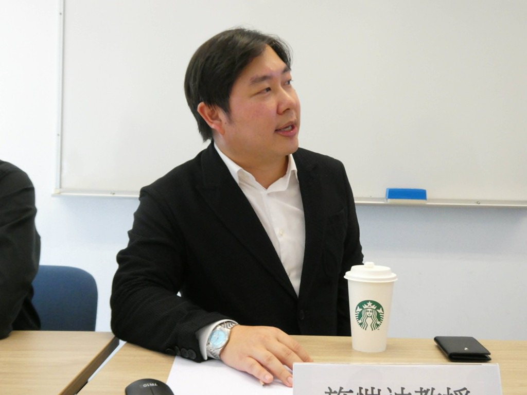 施愷迪表示,設立「增潤學年」希望讓學生脫離習慣了的日常環境,從中成長。歐文瀚攝 施愷迪表示,設立「增潤學年」希望讓學生脫離習慣了的日常環境,從中成長。歐文瀚攝