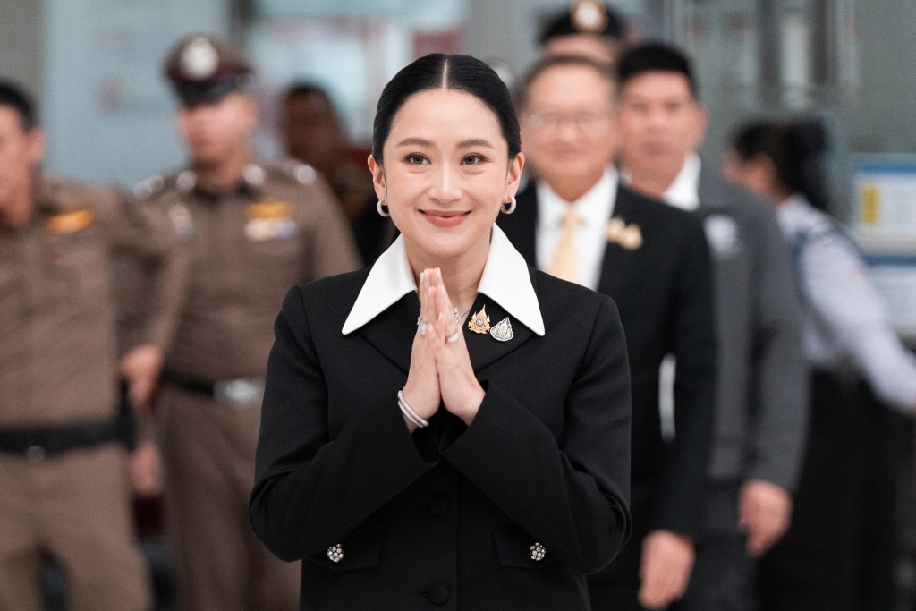 泰國總理佩通坦抵達憲法法院。法新社