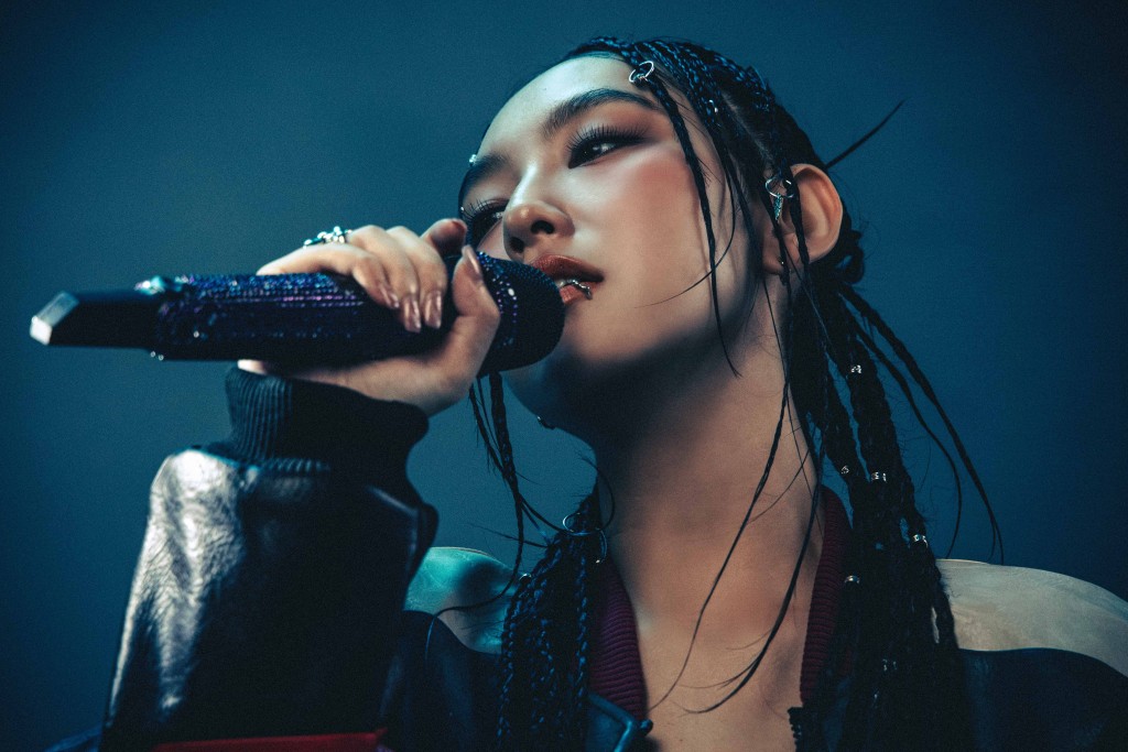 Gigi再度挑戰全新音樂風格。 Gigi再度挑戰全新音樂風格。
