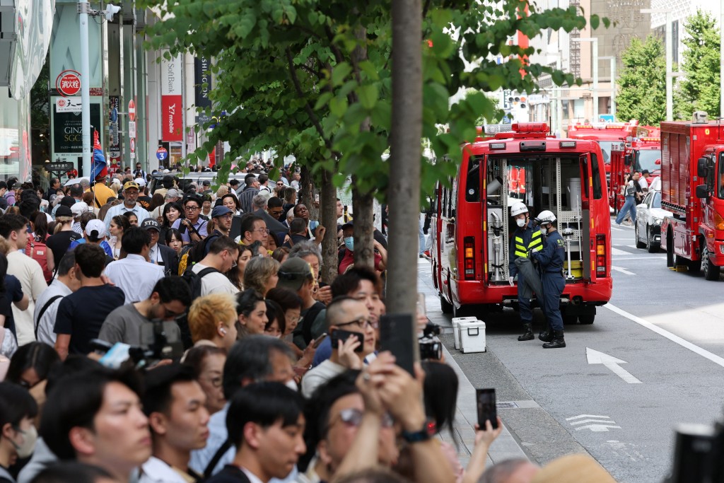 东京银座GINZA SIX“刺激性气味”致多人咳嗽不适。路透社