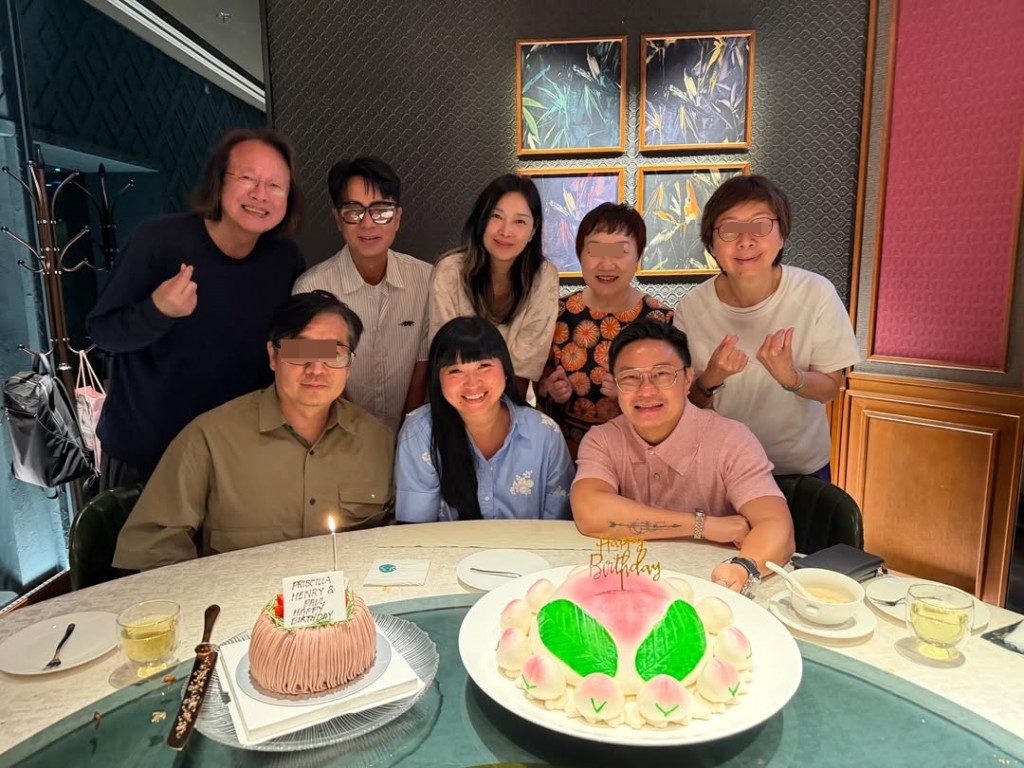 李克勤和盧淑儀早前跟劉志華慶祝生日。 李克勤和盧淑儀早前跟劉志華慶祝生日。