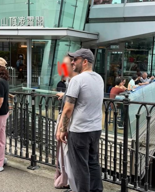 翻查資料，有美國傳媒曾報道涉案男子曾在港逗留一段時間，又在山頂廣場出沒。美媒WTKR圖片