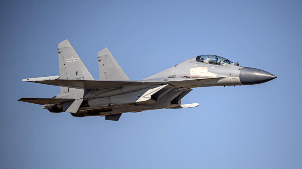 殲-16戰機本是雙座戰機。 殲-16戰機本是雙座戰機。
