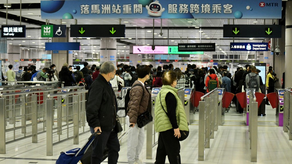 通關：港深兩地政府會在一周內檢視實施情況，研究下一階段安排。（盧江球攝）