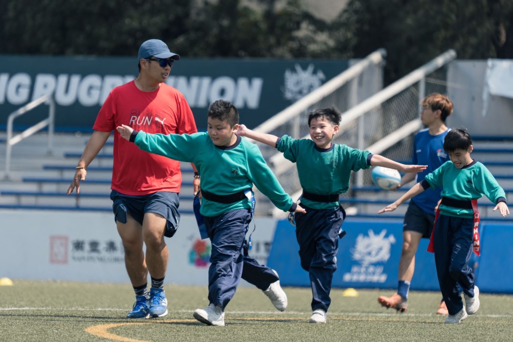 青少年投入運動。 公關圖片