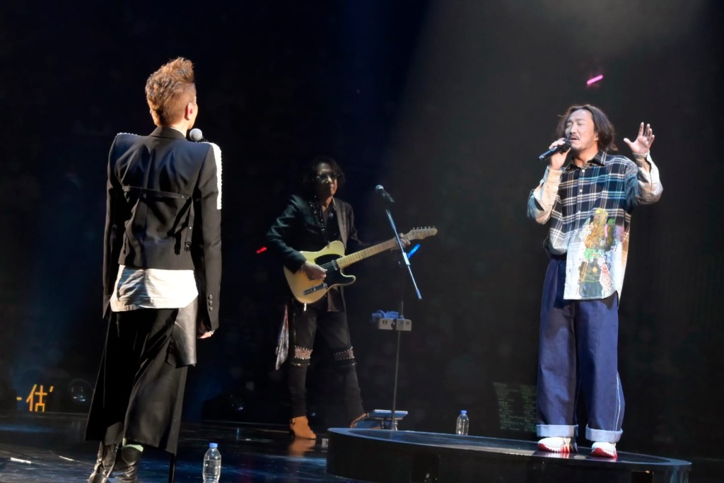鄭中基唱出Gary為他監製的歌曲《廢中》。