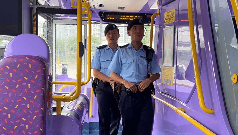 軍裝警未來也會登上巴士巡邏。