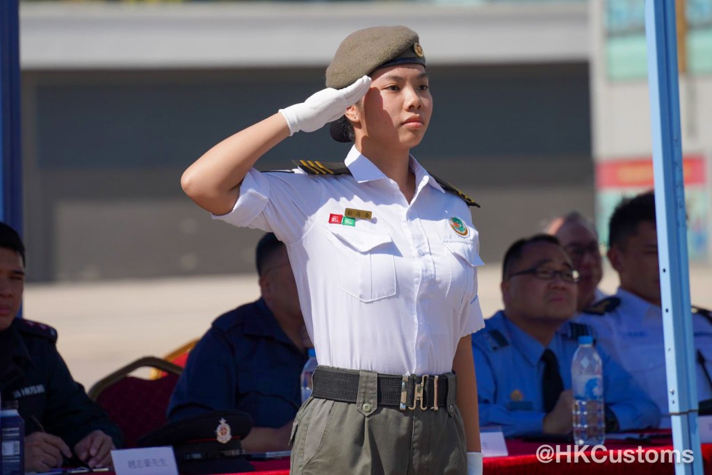 Customs YES步操及護旗專隊成員參與莊嚴升旗儀式，銘記歷史，砥礪前行