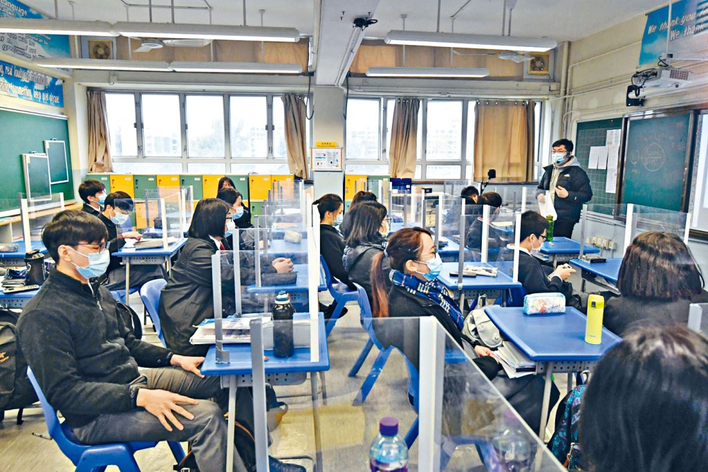 ■終極改革後的通識教育科九月推行，因應教科書未能面世，教育局將推出官方教材，支援教學。