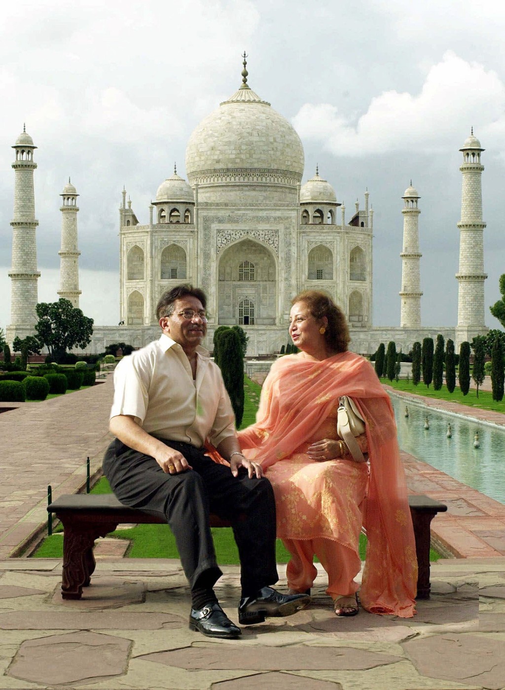 穆沙拉夫與妻子在印度泰姬陵前合影。 資料圖片