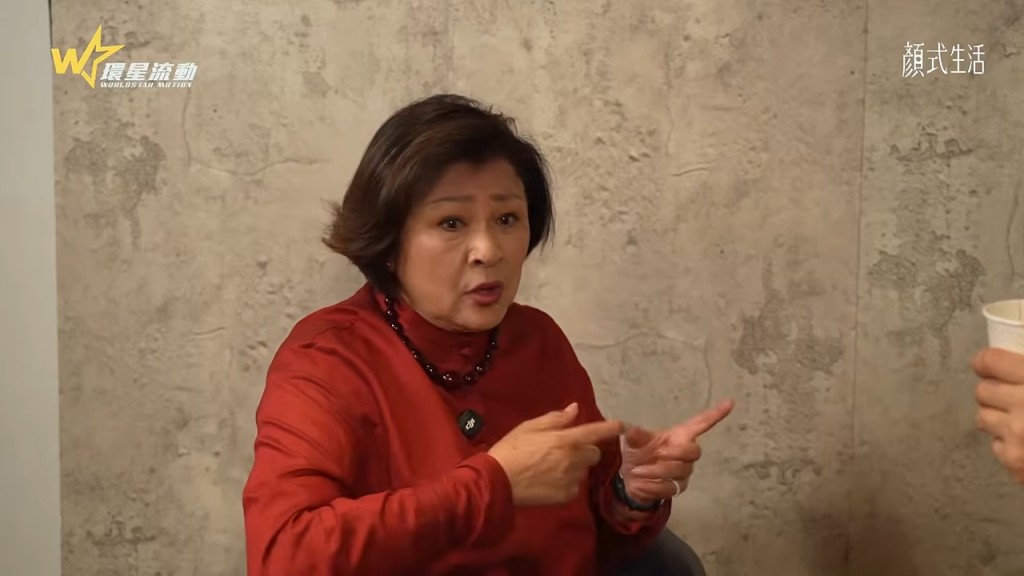 黃淑儀否認回流香港生活,她解釋,至今仍然主要在溫哥華生活,兒子和孫兒亦已搬回家與她同住。 黃淑儀否認回流香港生活,她解釋,至今仍然主要在溫哥華生活,兒子和孫兒亦已搬回家與她同住。