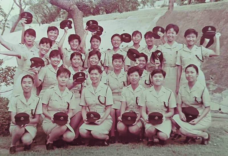 刘赐蕙（后排左四）于1985年完成警察学院基础训练课程，与女警班同学合照。