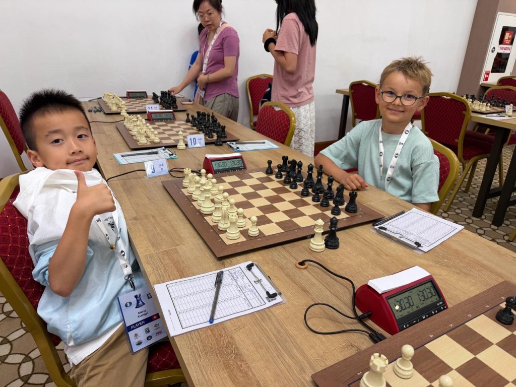 孟祥奕與賽事1號種子的立陶宛棋手交手。孟祥奕家長供圖