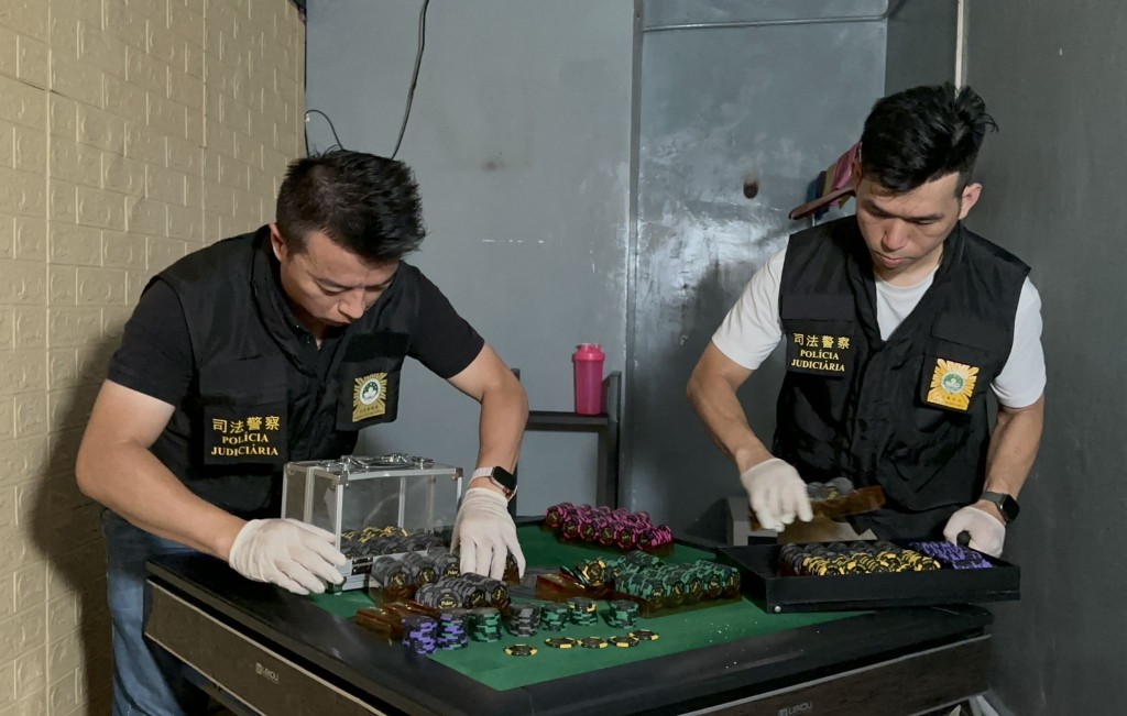 澳門司警局聯同內地及香港警方進行破峰行動，搗破一個以澳門、香港及廣東人士為首的跨境不法賭博犯罪集團。