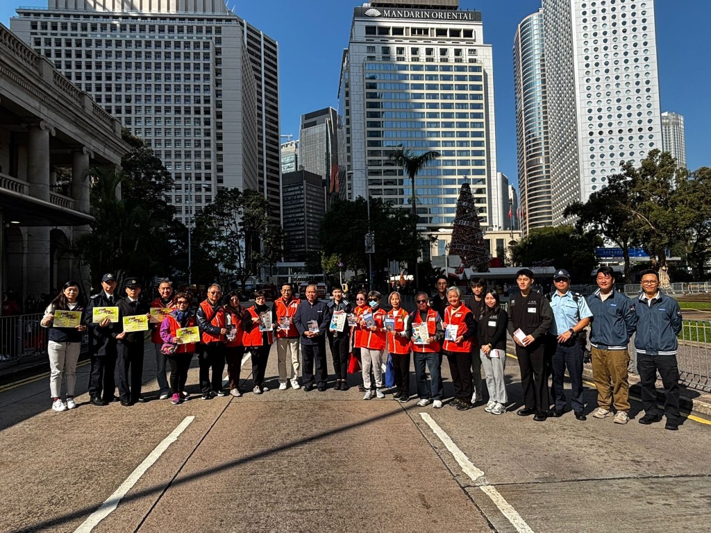 多部門於今日(1月4日)在中環遮打道一帶聯合宣傳。 多部門於今日(1月4日)在中環遮打道一帶聯合宣傳。
