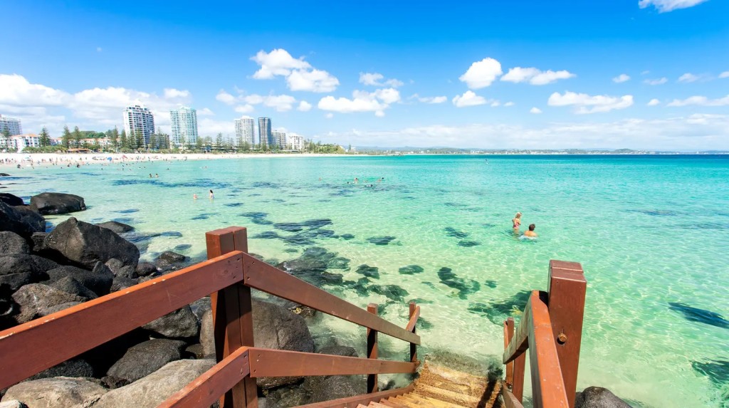 單位坐擁開揚海景,可俯瞰彩虹灣海灘(Rainbow Bay),並遠眺著名衝浪勝地Snapper Rocks。 單位坐擁開揚海景,可俯瞰彩虹灣海灘(Rainbow Bay),並遠眺著名衝浪勝地Snapper Rocks。
