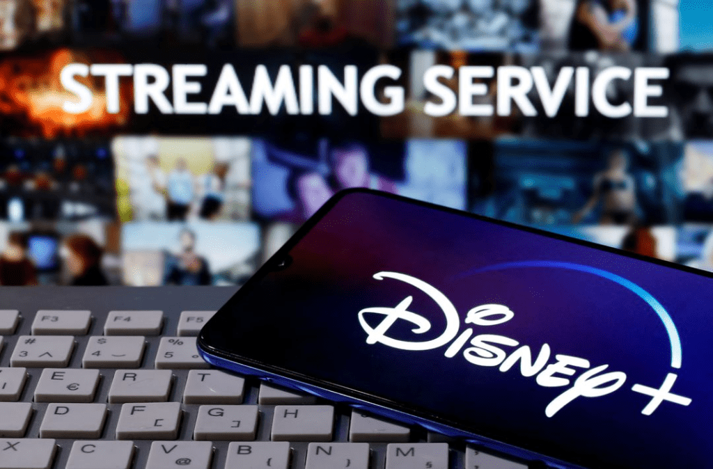 迪士尼先前曾表明，要让Disney+、Hulu和ESPN+等旗下串流服务自2024年起转亏为盈。路透