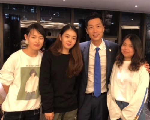 馬仔重返校園勁受歡迎。微博圖片