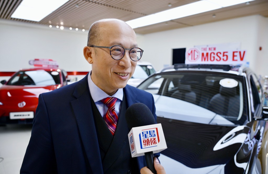 黃毅力透露,車行亦已準備第二批400輛新車,冀3月底前清貨。 黃毅力透露,車行亦已準備第二批400輛新車,冀3月底前清貨。