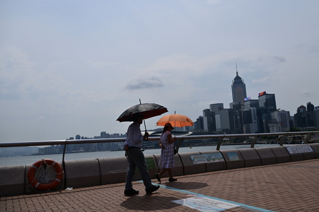 本港天氣酷熱。陳極彰攝