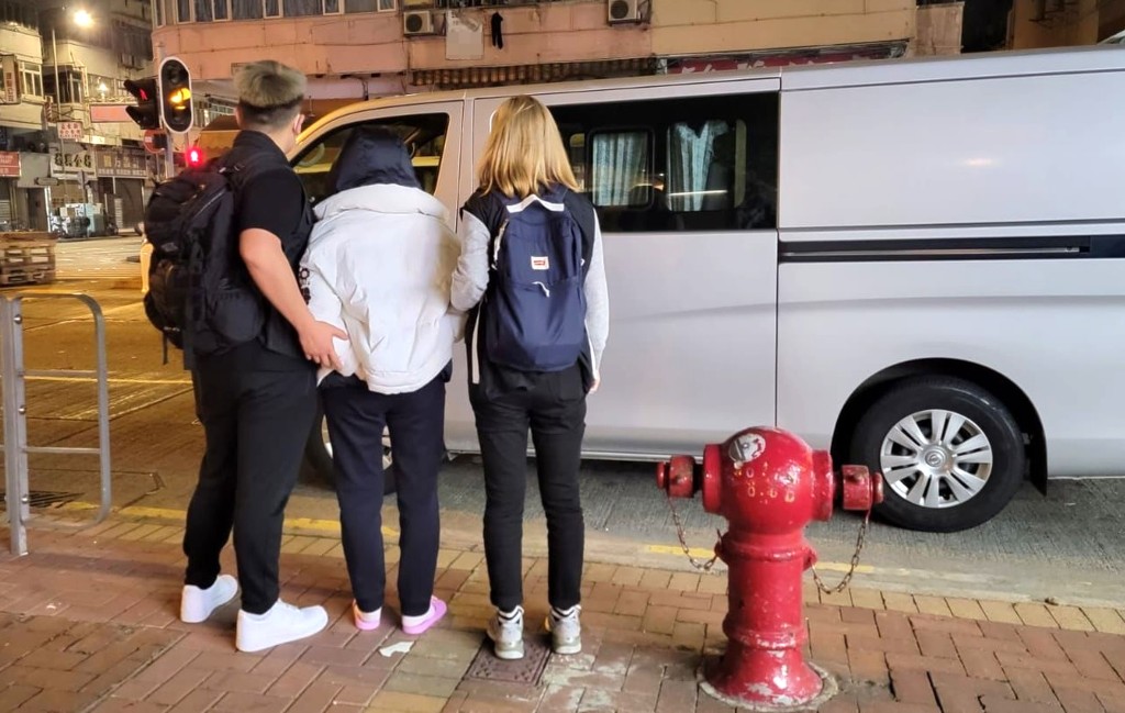 警方拘捕涉嫌「販毒」女子。