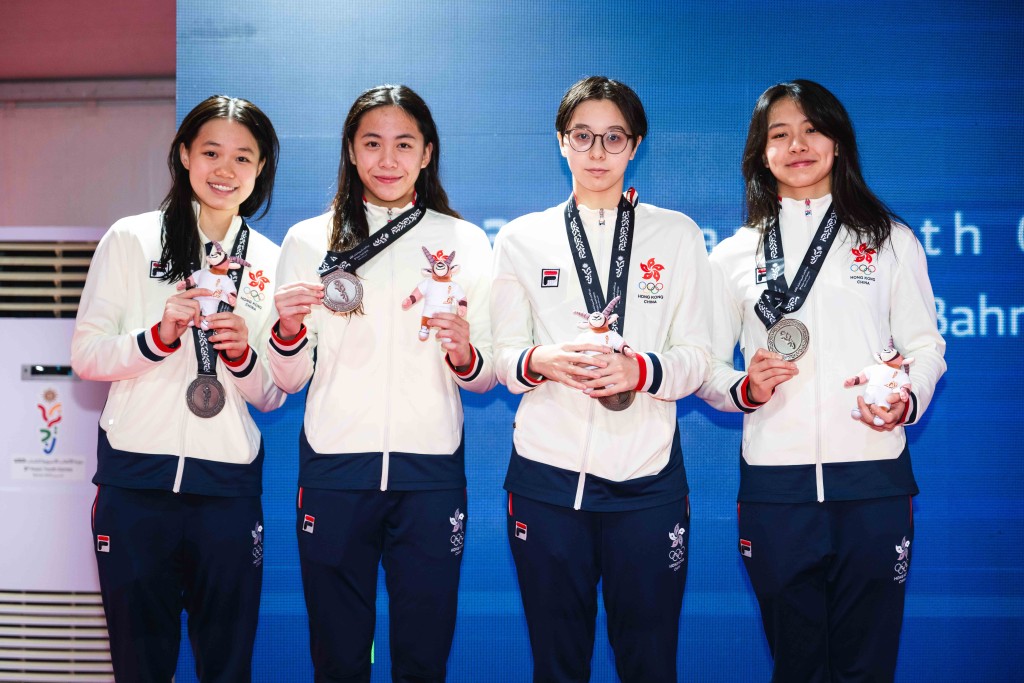 港隊於女子4x100米混合泳接力得銀牌,成員有陳梓瑜、文薈喬、文雪兒和李芯瑤。港協暨奧委會圖片 港隊於女子4x100米混合泳接力得銀牌,成員有陳梓瑜、文薈喬、文雪兒和李芯瑤。港協暨奧委會圖片