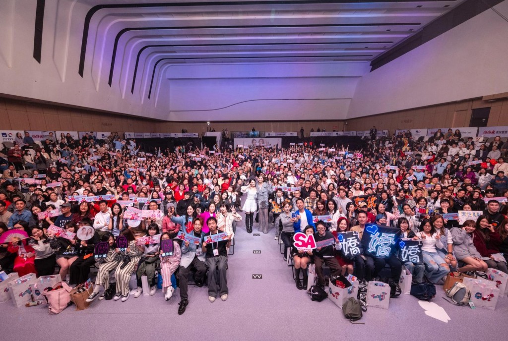 首場見面會在溫馨氣結氛下結束。