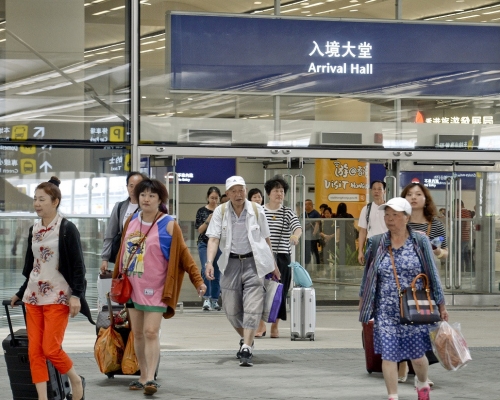 已有超過8900人預約下周回港。資料圖片
