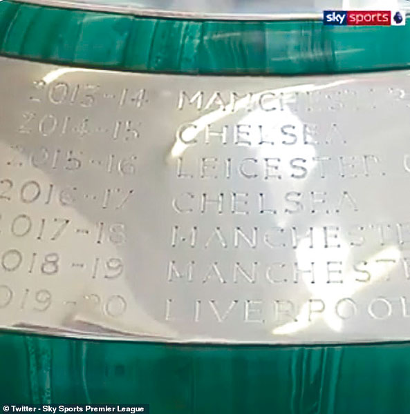 英超冠軍獎盃，刻上了利物浦的名字。