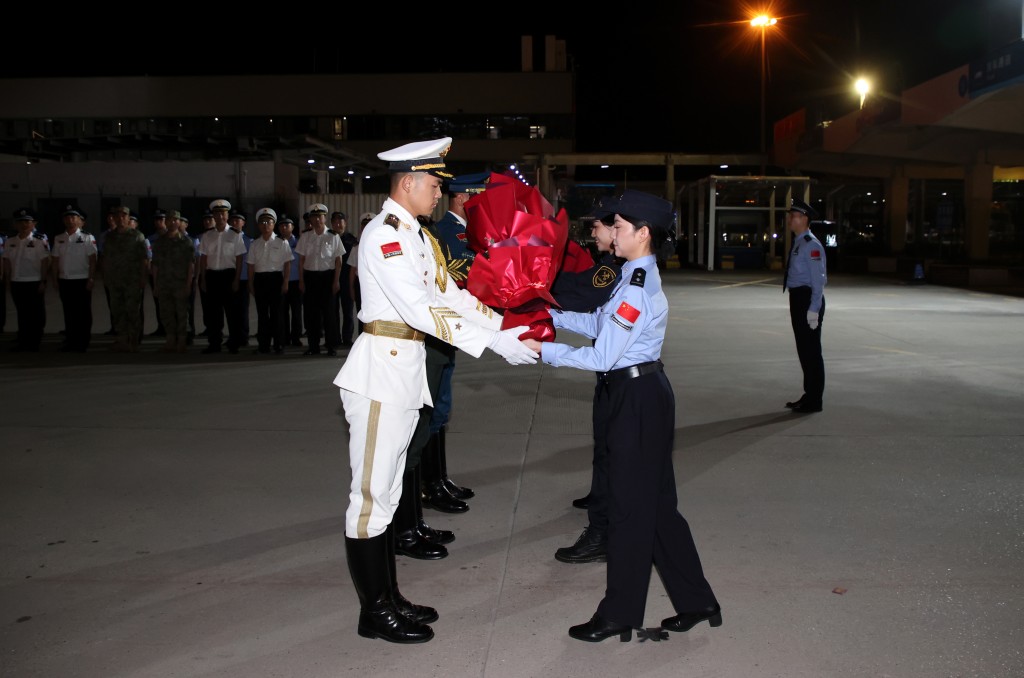 解放軍駐港部隊第28次建制單位輪換於8月22日順利完成。政府新聞處圖片 解放軍駐港部隊第28次建制單位輪換於8月22日順利完成。政府新聞處圖片