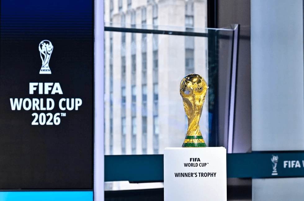 距離世界盃開幕僅剩不足40日，但FIFA官網的轉播權銷售公告中，中國大陸市場仍標示為「待售」。 新華社資料圖