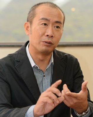 Kelly覺得藝人影宣傳照是公司宣傳一部份，曾向老闆林小明反映。