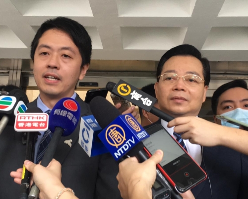左）許智峯；右）楊浩然律師。劉曉曦攝