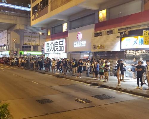 當日太子站外有人群聚集。資料圖片