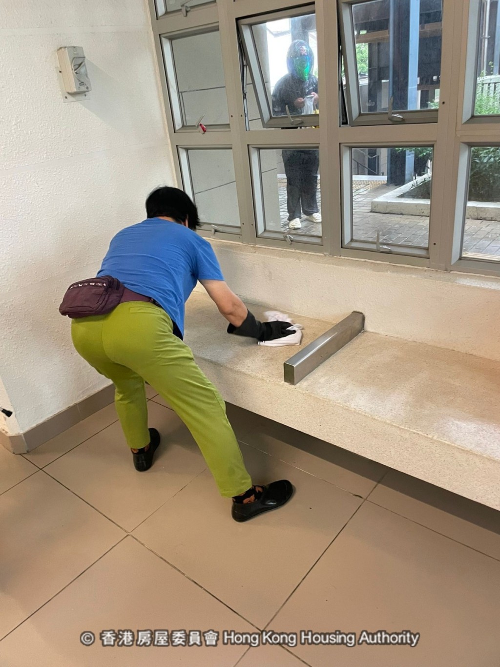 消毒大廈的公眾地方。 消毒大廈的公眾地方。