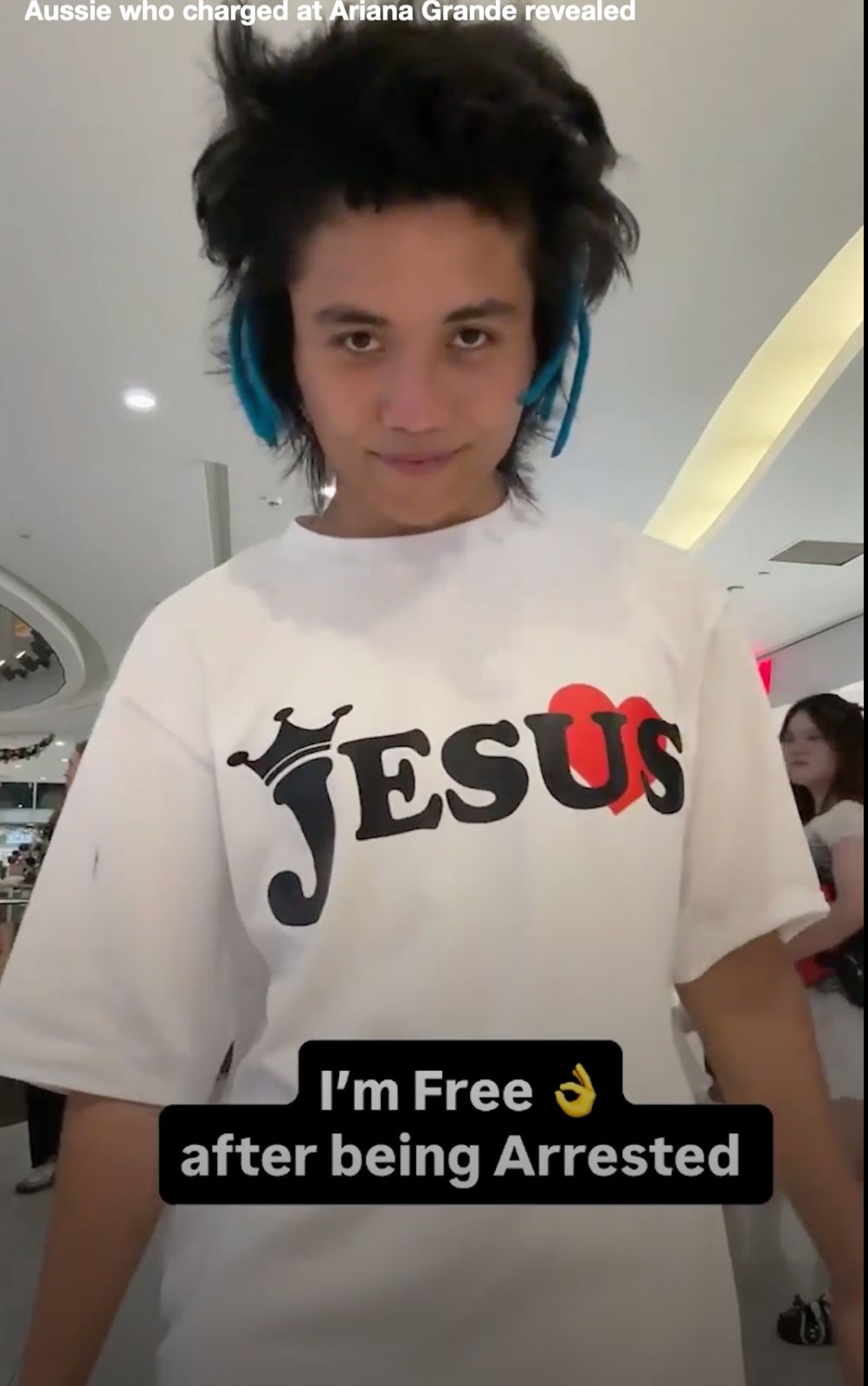 狂迷Johnson Wen拍片指自己被捕後獲釋。