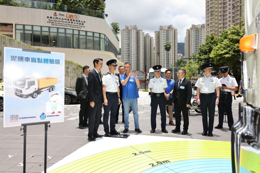 會場亦設有一系列攤位遊戲、虛擬實境體驗和道路安全教育展板。