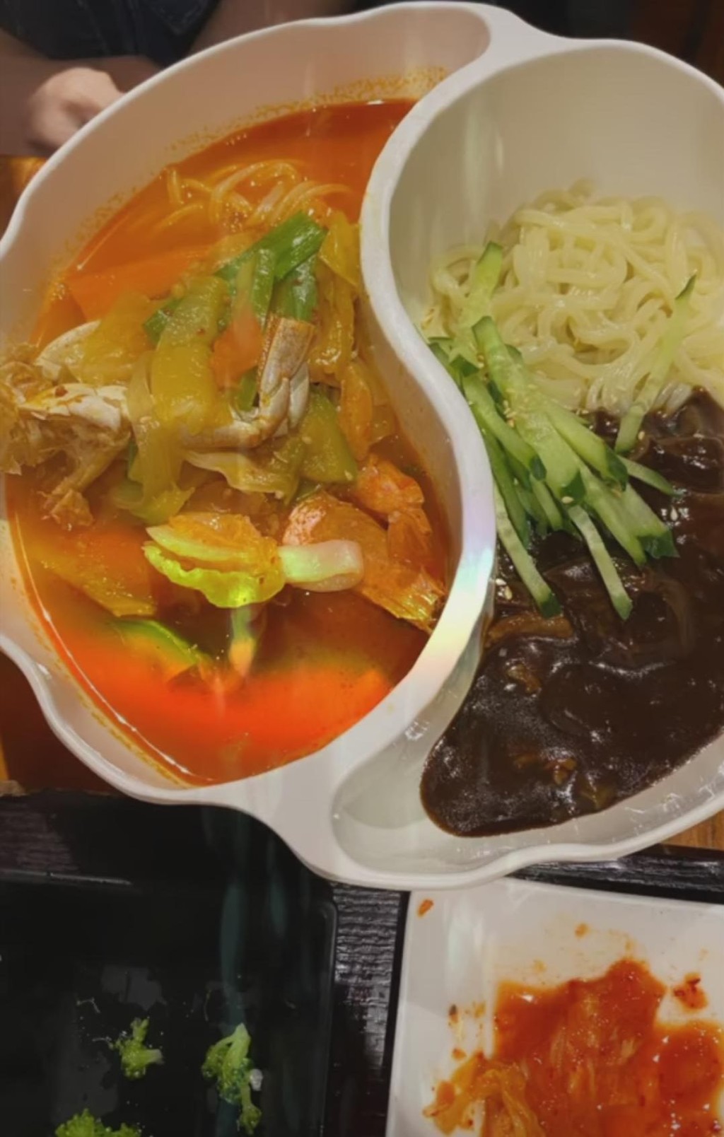 當晚兩人揀食麵。